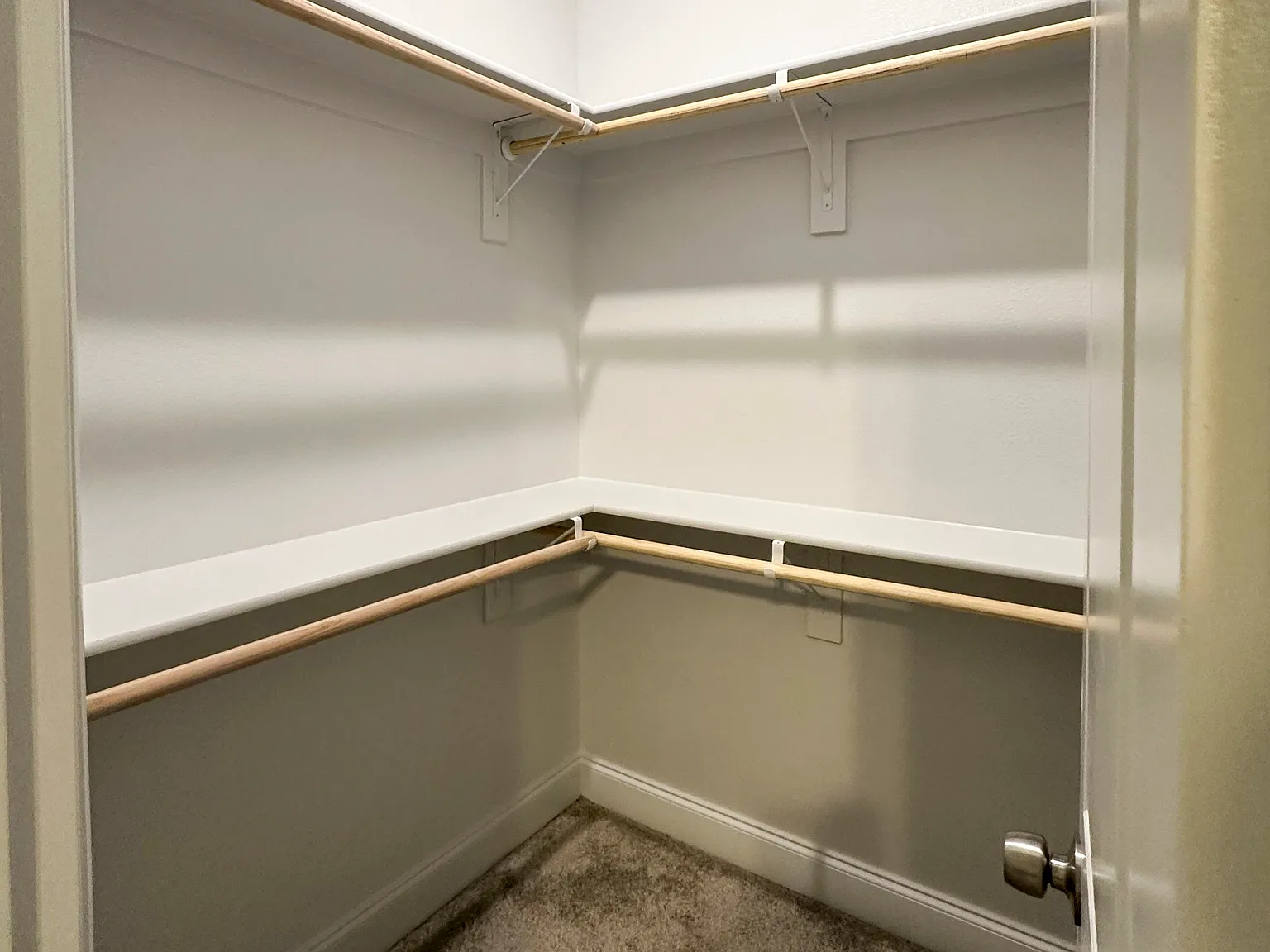 4 bed, 4.0 bath, 2200 sqft, $1,070 — Photo 3