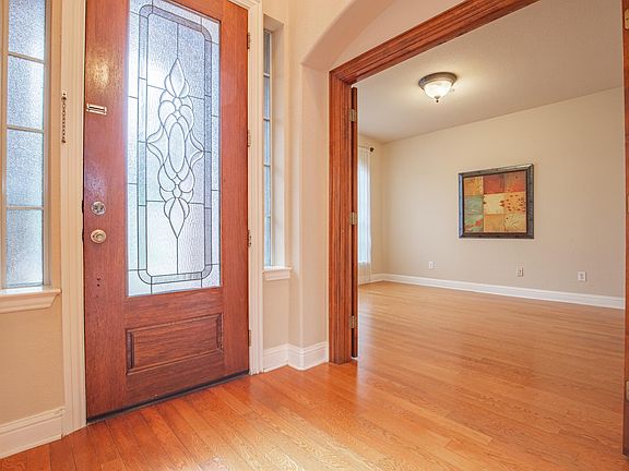 4th image of 5633 Saint Thomas Dr