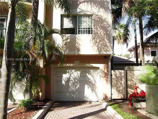 Village East Condo — Photo 4