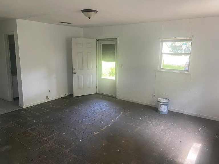 3301 Preston St — Photo 5