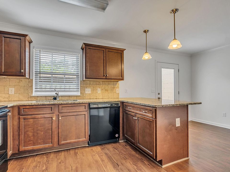 1st image of 315 Plantation Ct