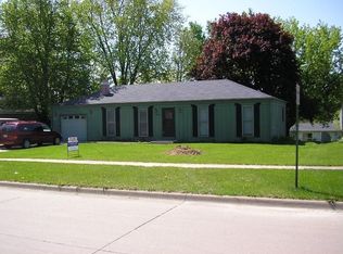 2006 9th St Pl, Coralville, IA 52241