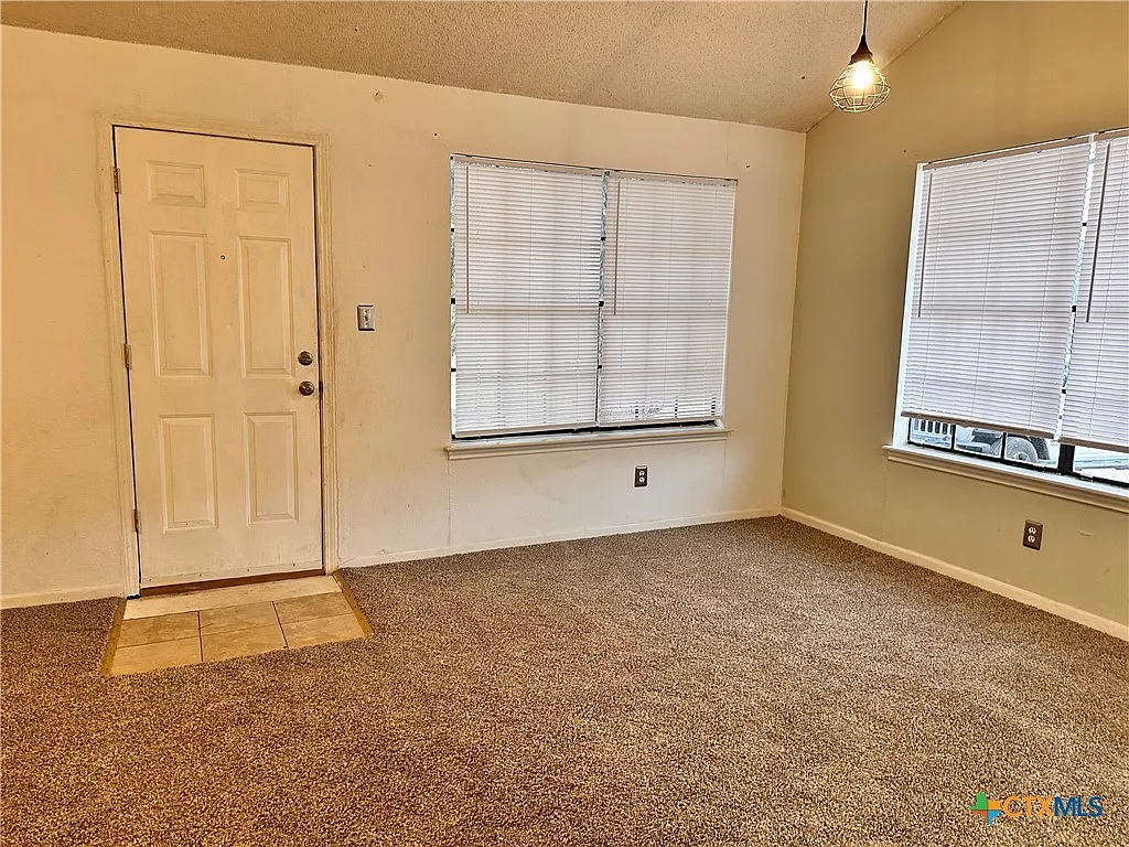 3 bed, 2.0 bath, 1262 sqft, $1,600 — Photo 3