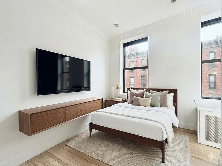 338 E 55th St #2-B — Photo 4