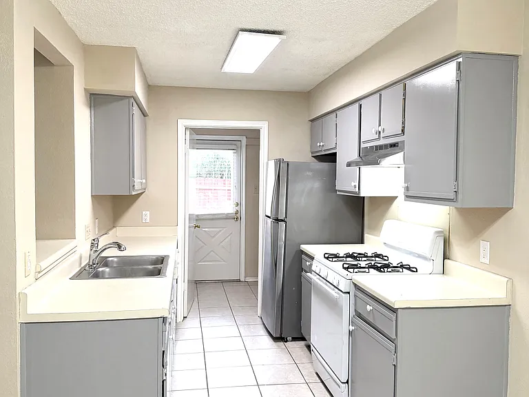 2032 Redwing Way — Photo 4