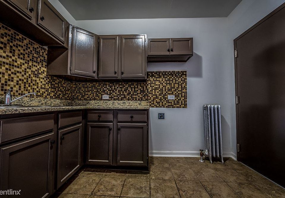 1501 E 68th St Apartments Chicago Kitchen_02