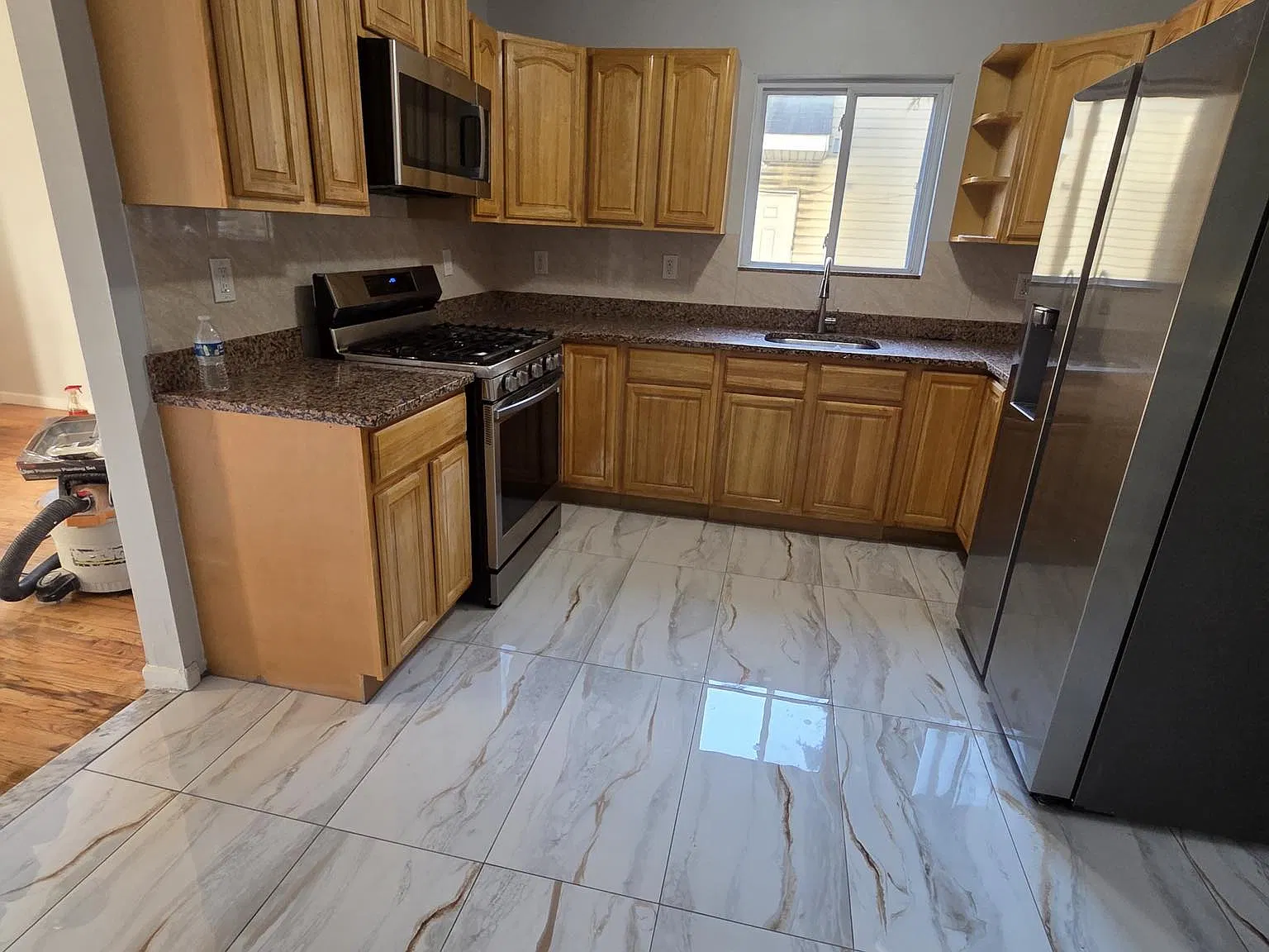 3 bed, 1.5 bath, 1200 sqft, $3,480 — Photo 3