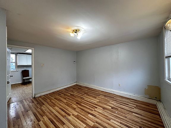 4th image of 22 Westervelt Pl #2E