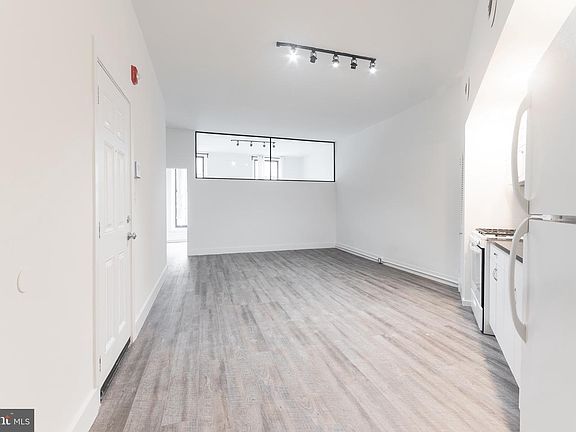 3rd image of 303 N 3rd St Floor 2