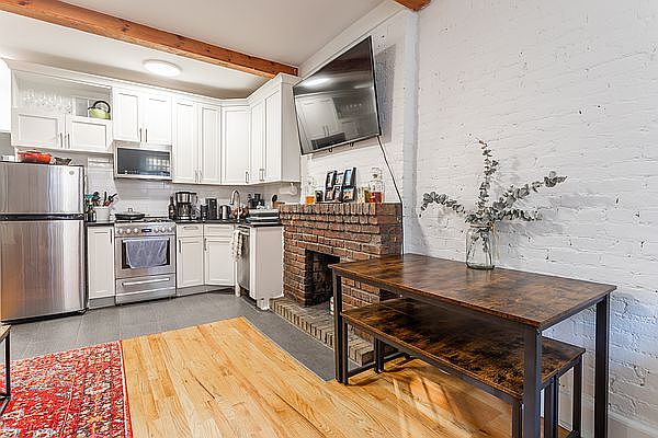 2nd image of 111 W 77th St #1A