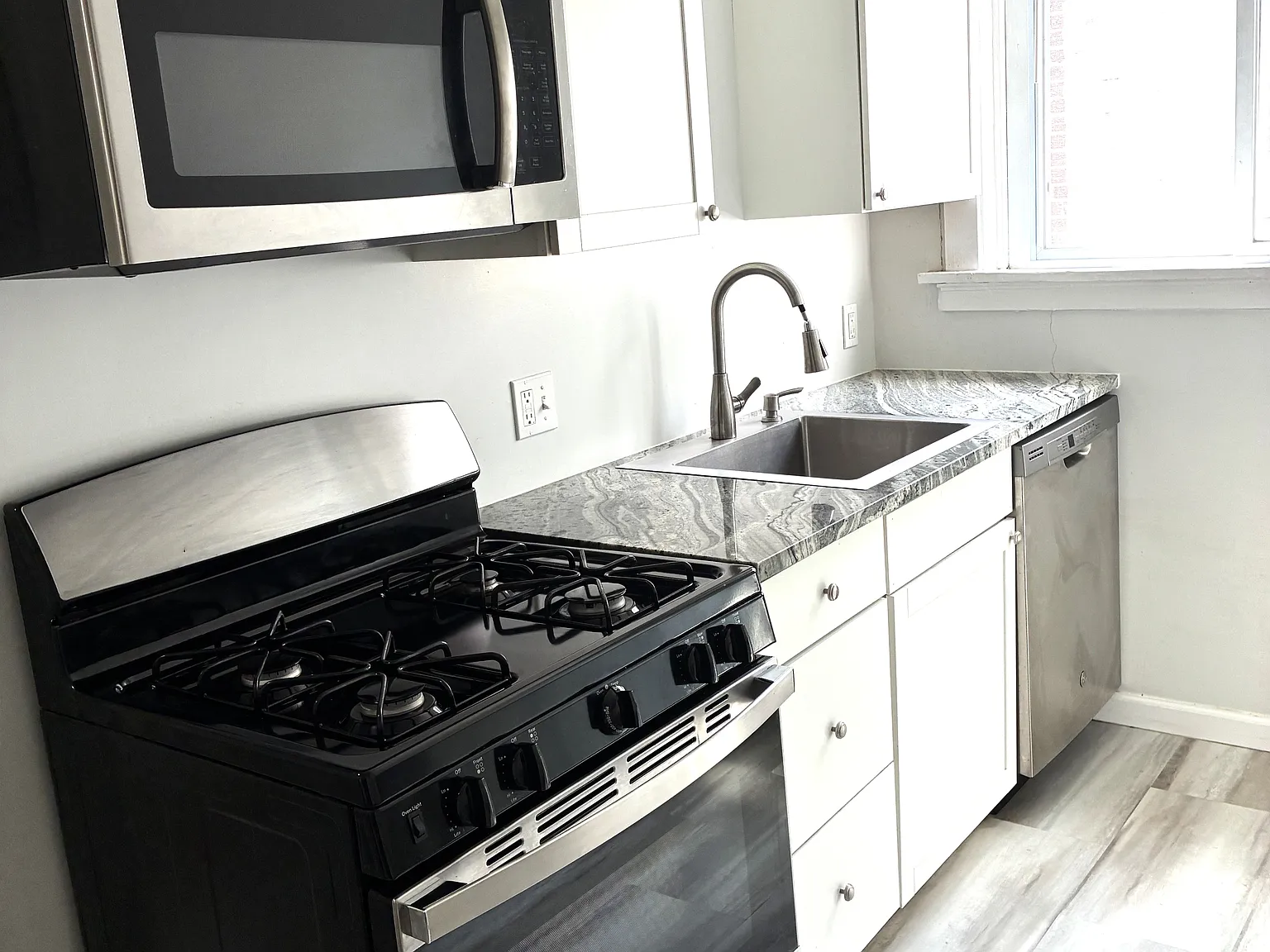 1 bed, 850 sqft, $1,075 — Photo 3