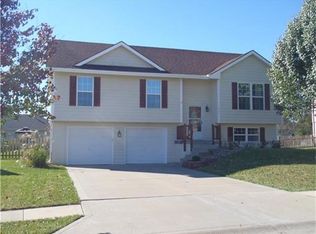 211 E 21st Ter, Kearney, MO 64060