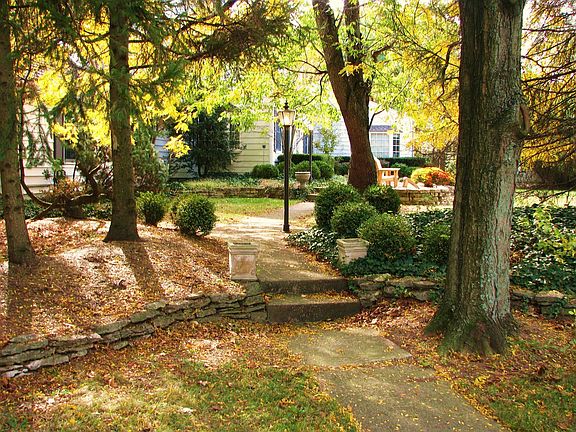 Walkways in side yard!