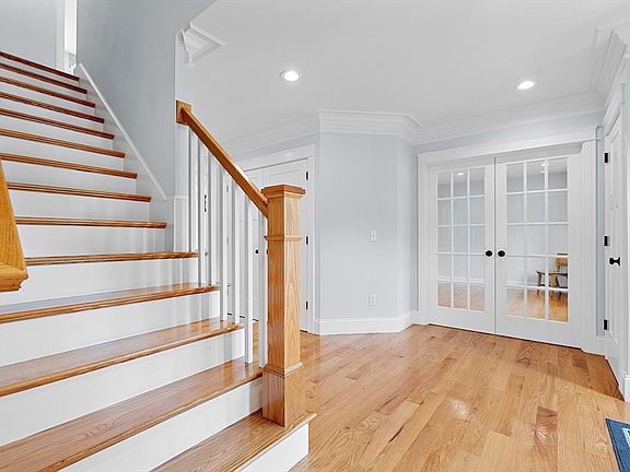 4th image of 17 Grand St