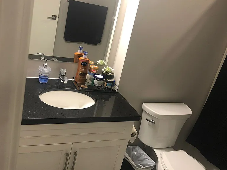 690 King St W #105 — Photo 11