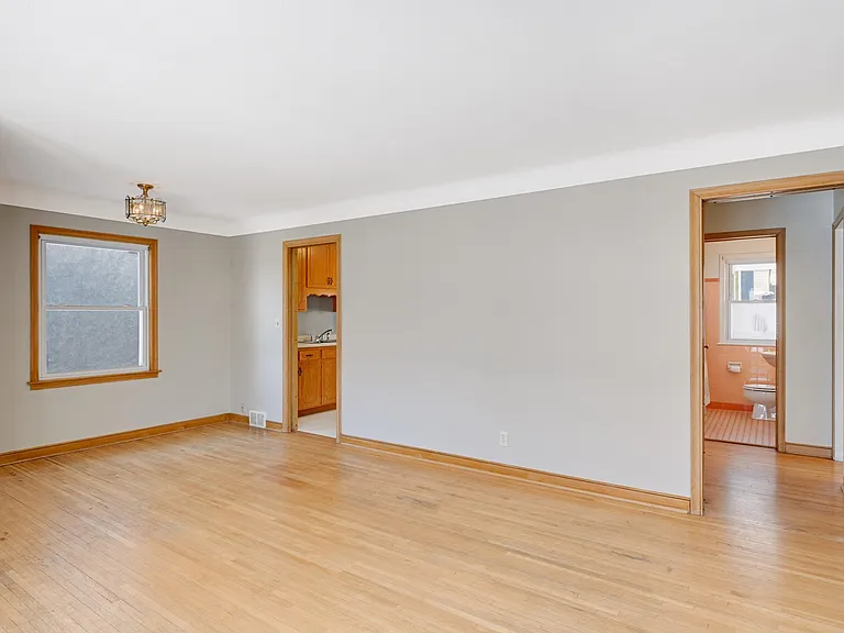 5048 Newton Ave S — Photo 4