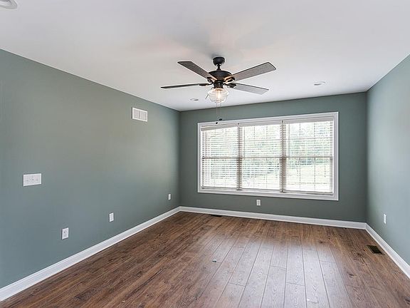 3rd image of 220 Tahoe Way