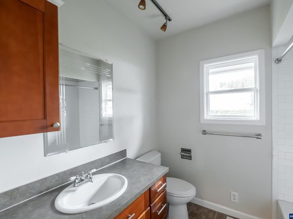 salem-oregon-448719398 picture