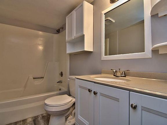 4th image of 100 Parkway Blvd APT 6
