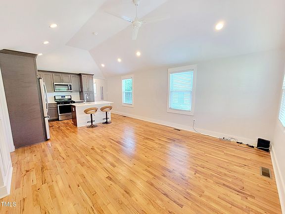 2nd image of 805 Coleman St
