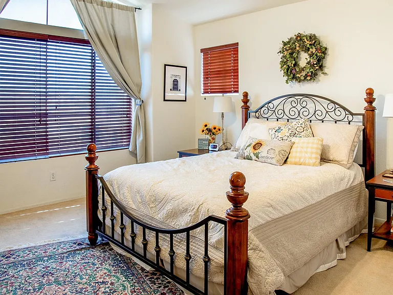 1136 E Hiddenview Dr — Photo 11