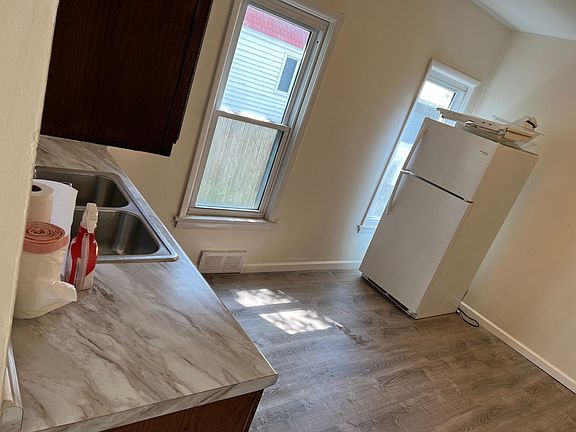 4th image of 1174-1176 W 8th St #1174