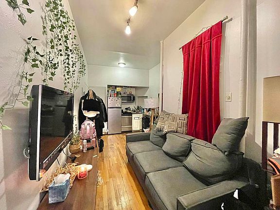 3rd image of 515 W 46th St APT 1c