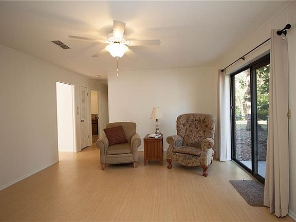 5th image of 326 W Palm Dr