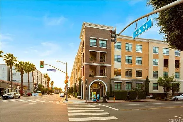 E 4th St, Long Beach — Photo 2