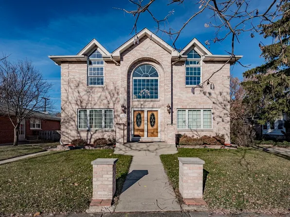 4212 Howard St, Skokie, IL 60076
