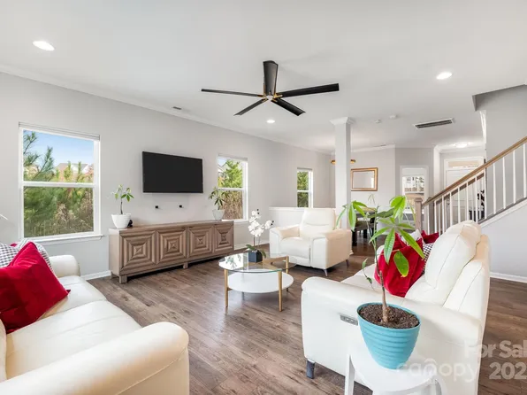 2045 Atwell Glen Ln, Pineville, NC 28134