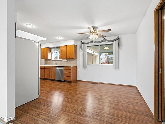5th image of 424 S 81st Ave