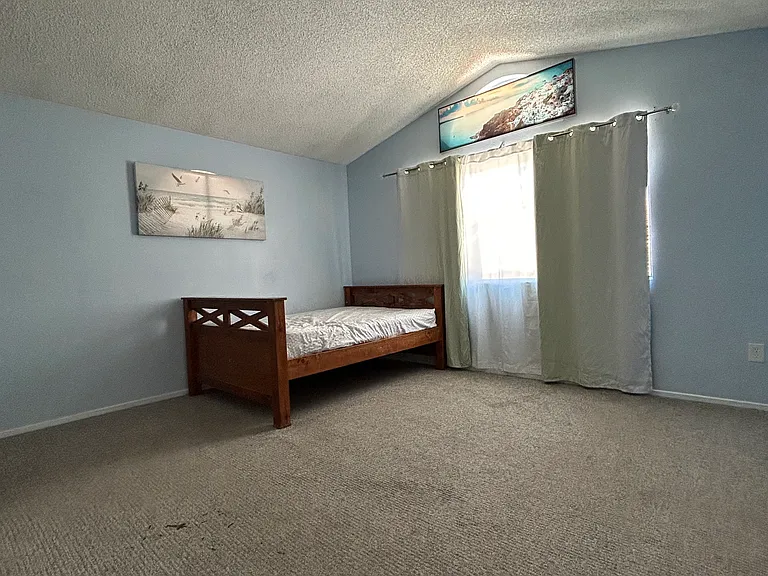 1460 Portrait St — Photo 3