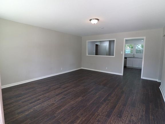 3rd image of 6907 Kingsway Dr