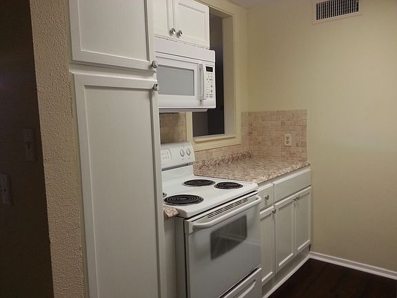 Newly remodeled kitchen. Microwave. Plenty of storage.