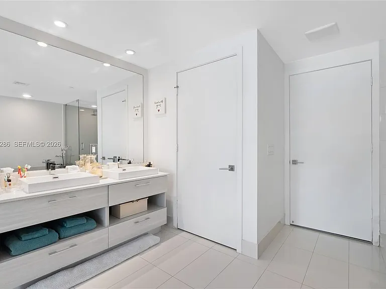 650 NE 32nd St #703 — Photo 12
