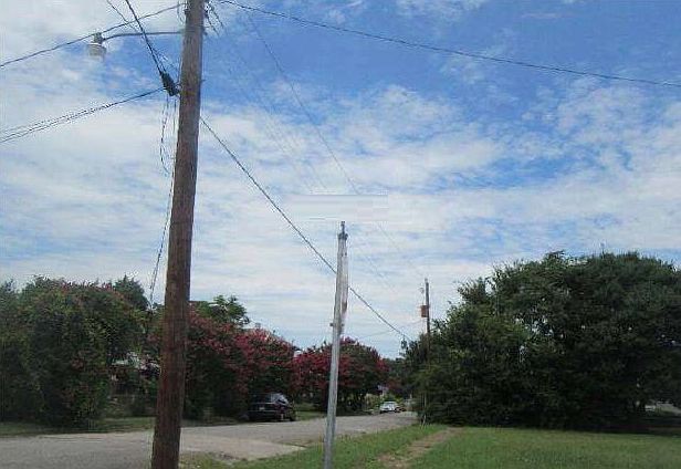 2nd image of 1001 Magnolia St