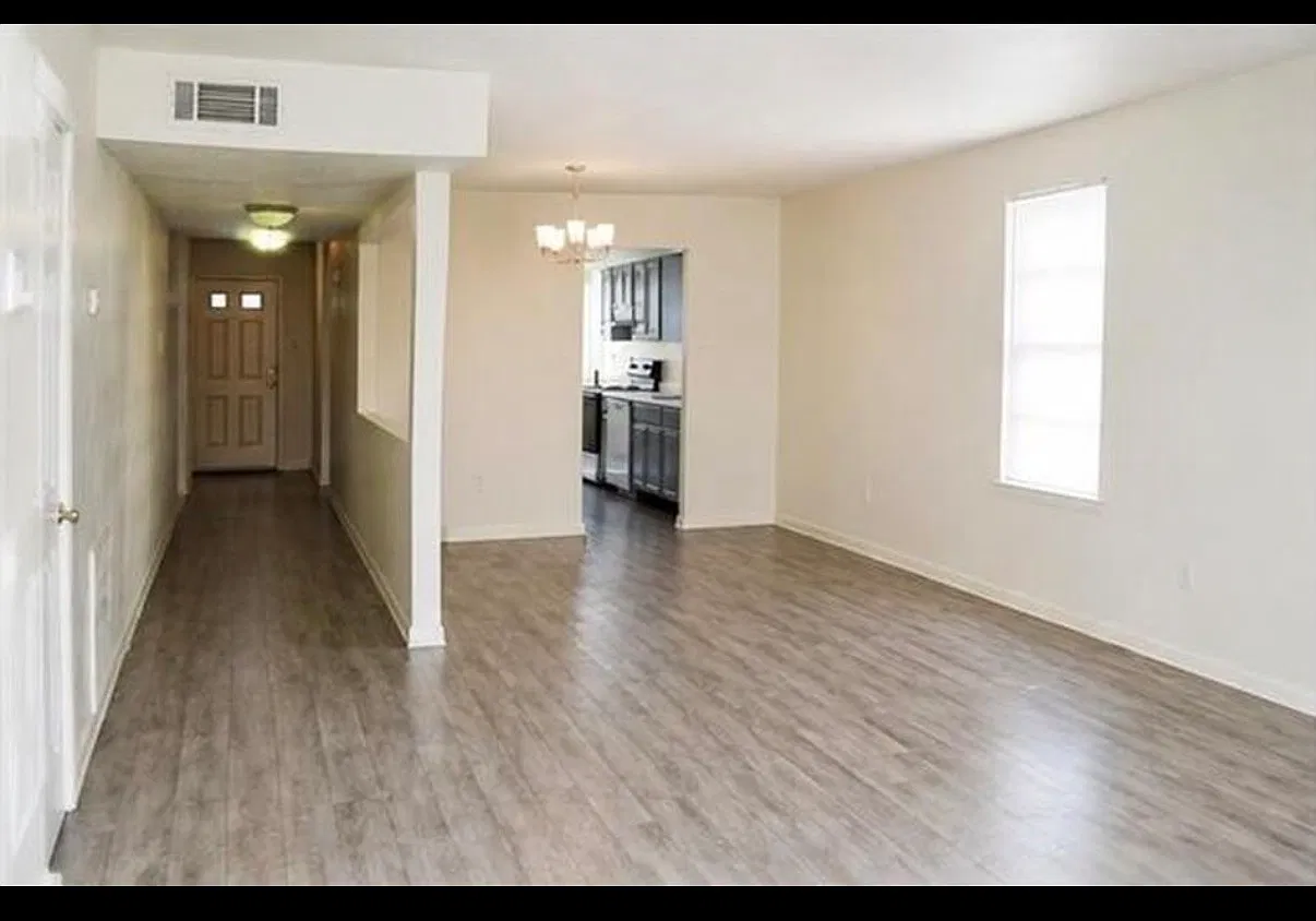 3 bed, 2.5 bath, 1750 sqft, $1,800 — Photo 2