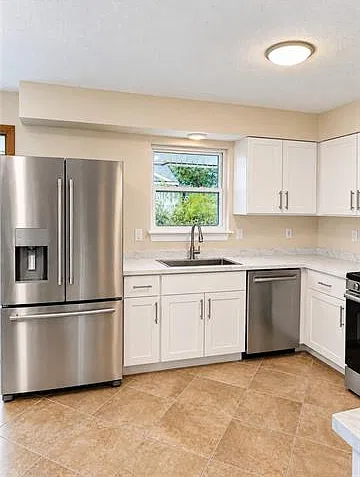 3 bed, 2.0 bath, 1714 sqft, $2,000 — Photo 2