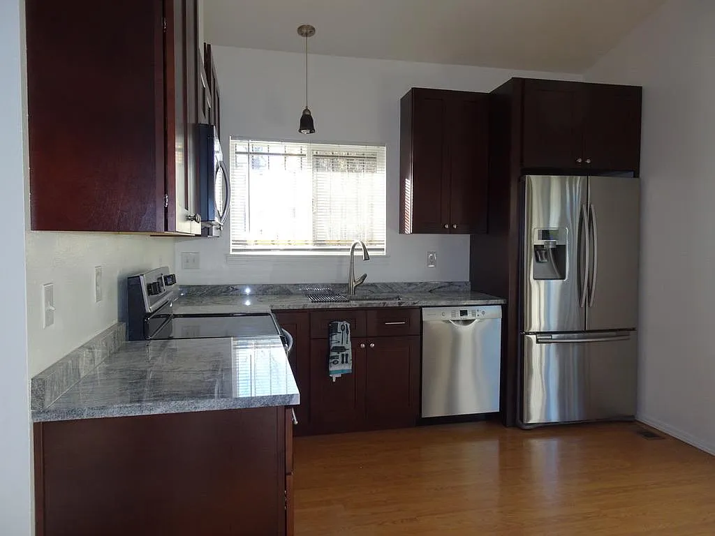 4 bed, 1700 sqft, $3,250 — Photo 2
