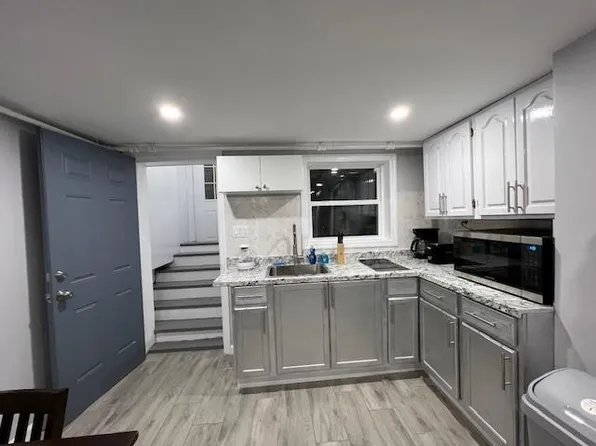 50 College Street image 24 of 31