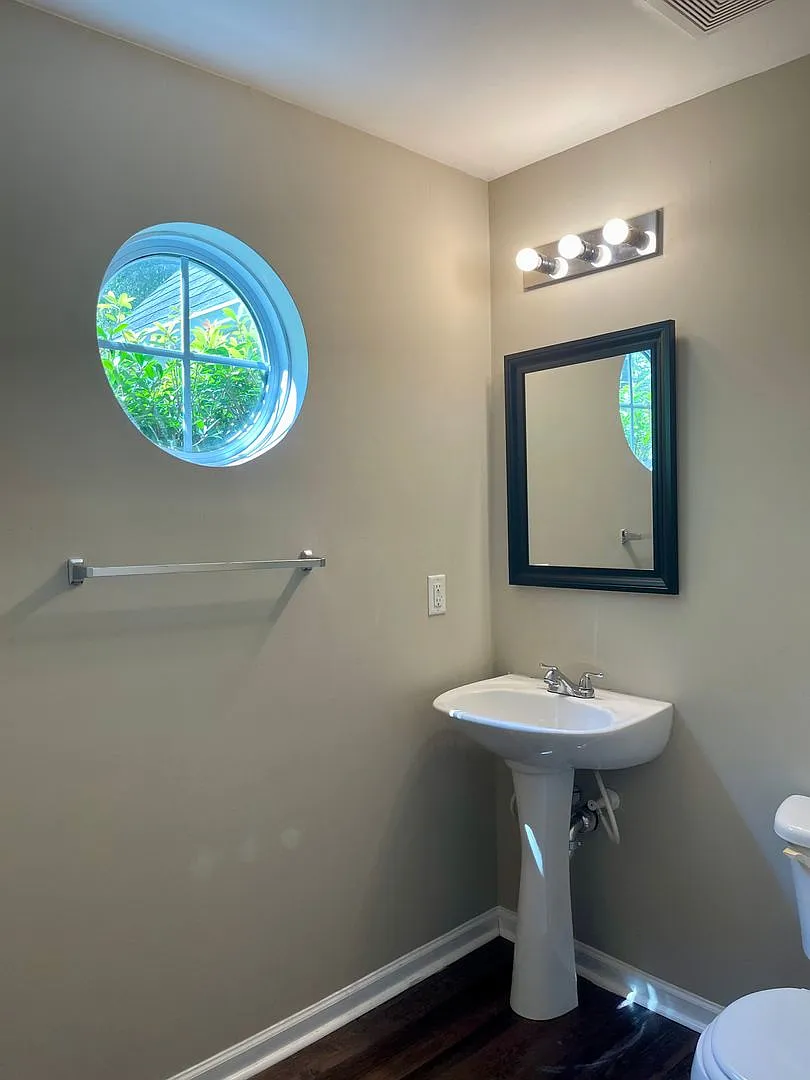 Spacious 4 Bed/2.5 Bath in Great Swim/Tennis Community! — Photo 3