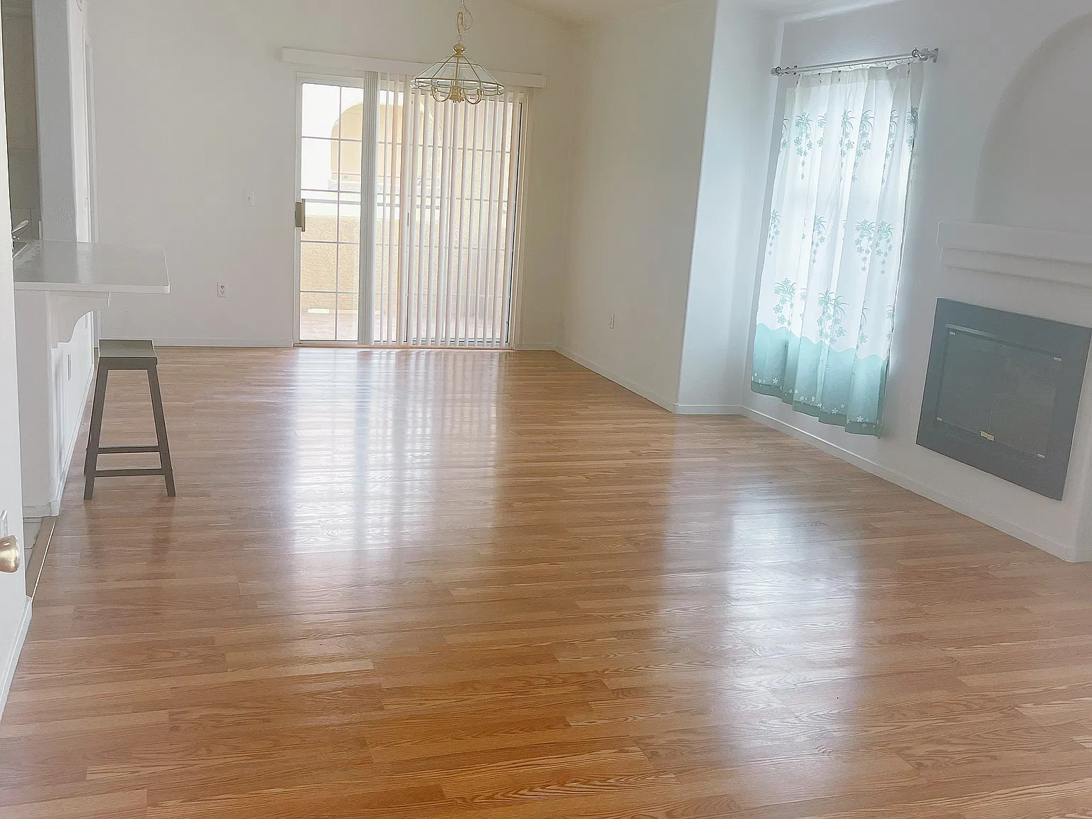 2 bed, 1023 sqft, $1,380 — Photo 2
