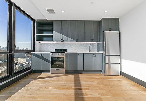 4th image of 1134 Fulton St APT 8Q