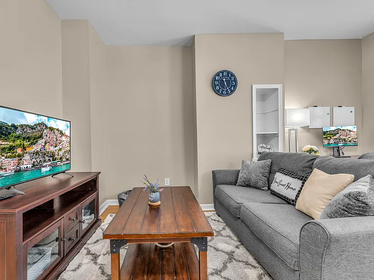 206 Princess Anne St — Photo 43