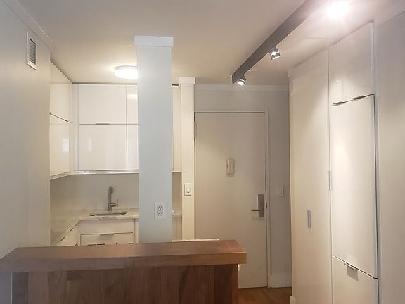 5th image of 200 E 30th St APT 5H