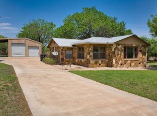 352 E Rainey St, Mason, TX 76856