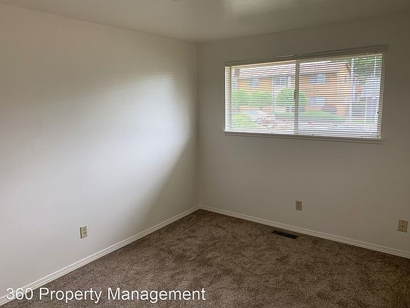 5th image of 1726 E Whidbey Ave