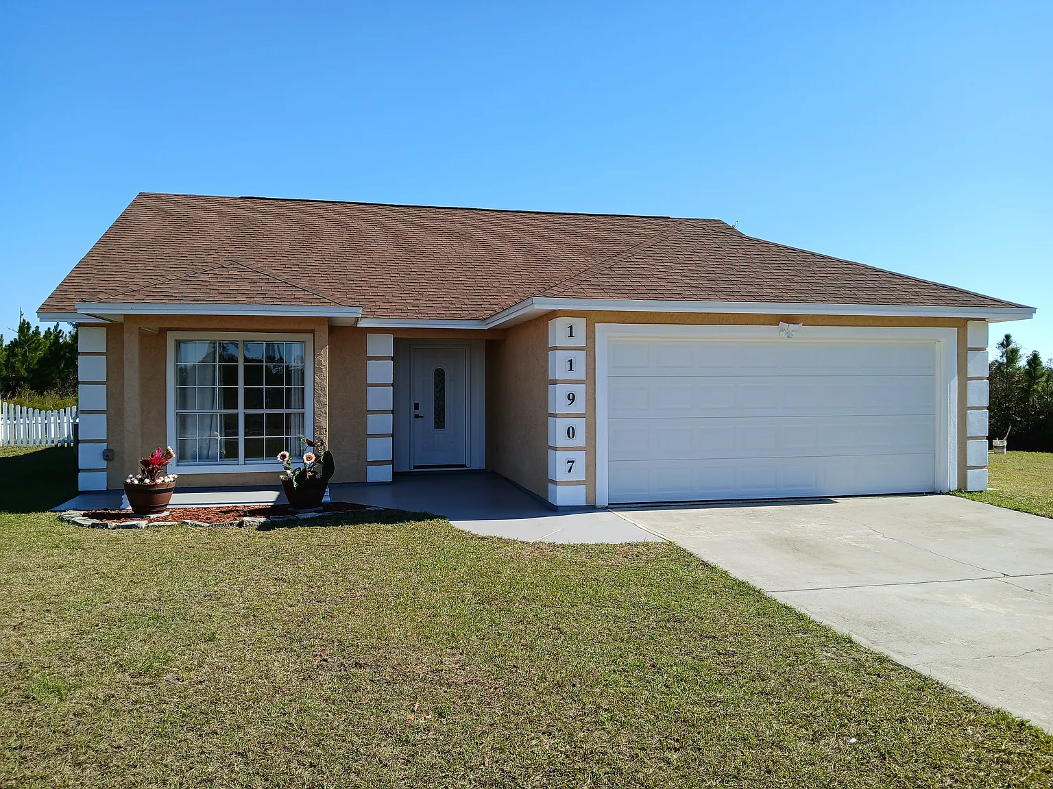 3 bed, 1496 sqft, $1,975 — Photo 2