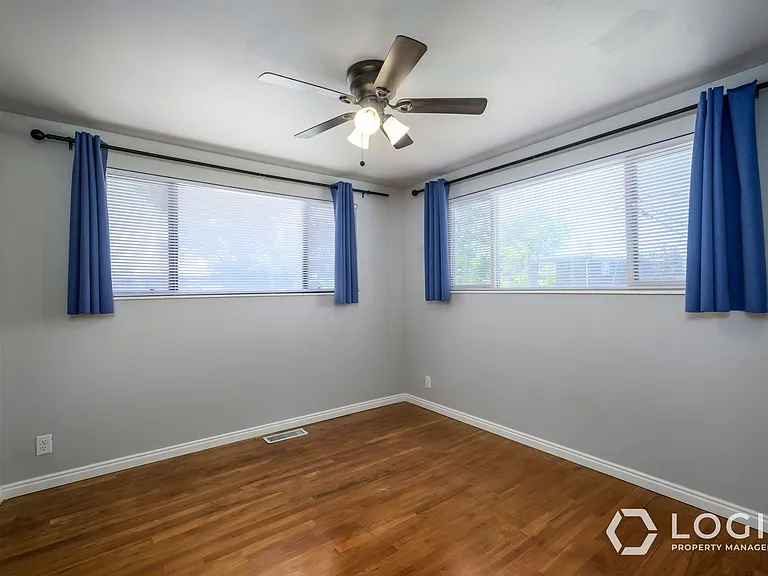 759 N Riverside Dr #UPSTAIRS — Photo 14